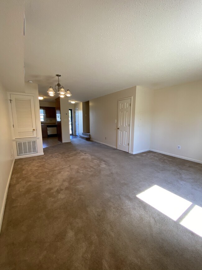 Living room - 220 Marinawoods Dr SE