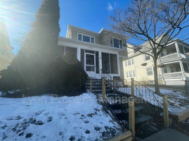 Primary Photo - 1005 Narragansett Blvd