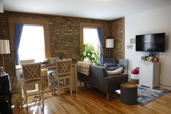 Foto del edificio - 1338 W Erie St