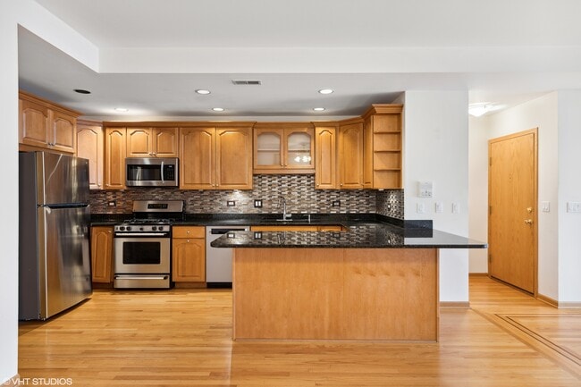 Building Photo - 2533 N Halsted St