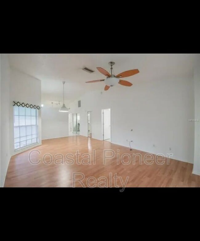 Building Photo - 16101 Rambling Vine Dr E