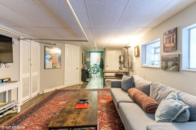 Foto del edificio - 3021 N Davlin Ct
