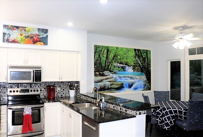 Kitchen - 6775 SE Cougar Mountain Way