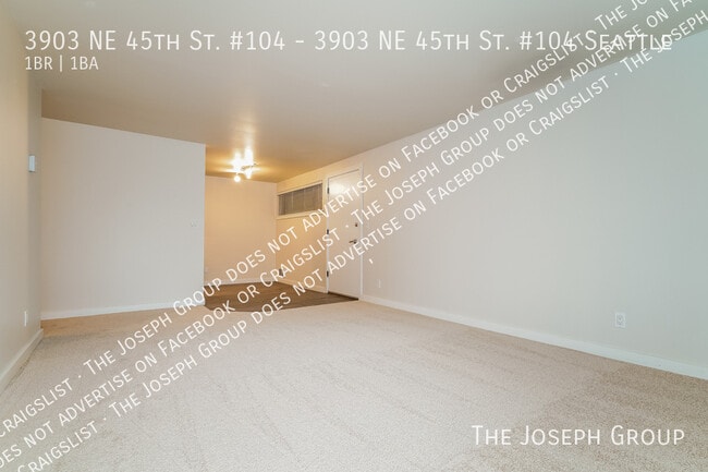 Building Photo - 3903 NE 45th St