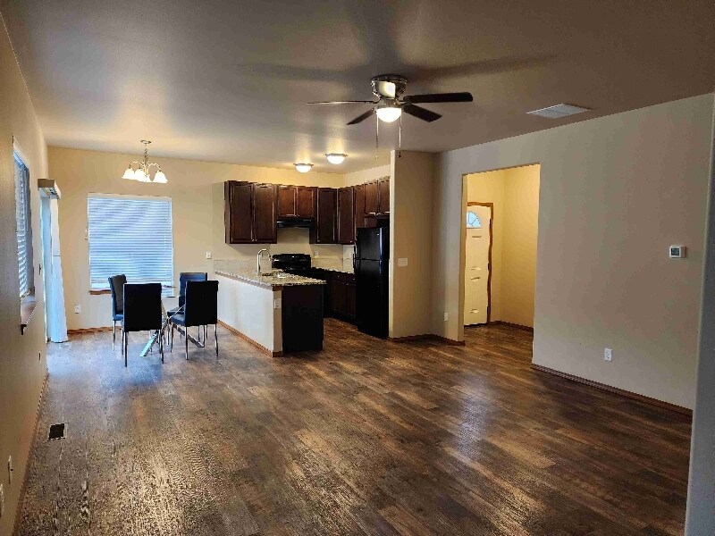 Building Photo - 2808 Swan Ave