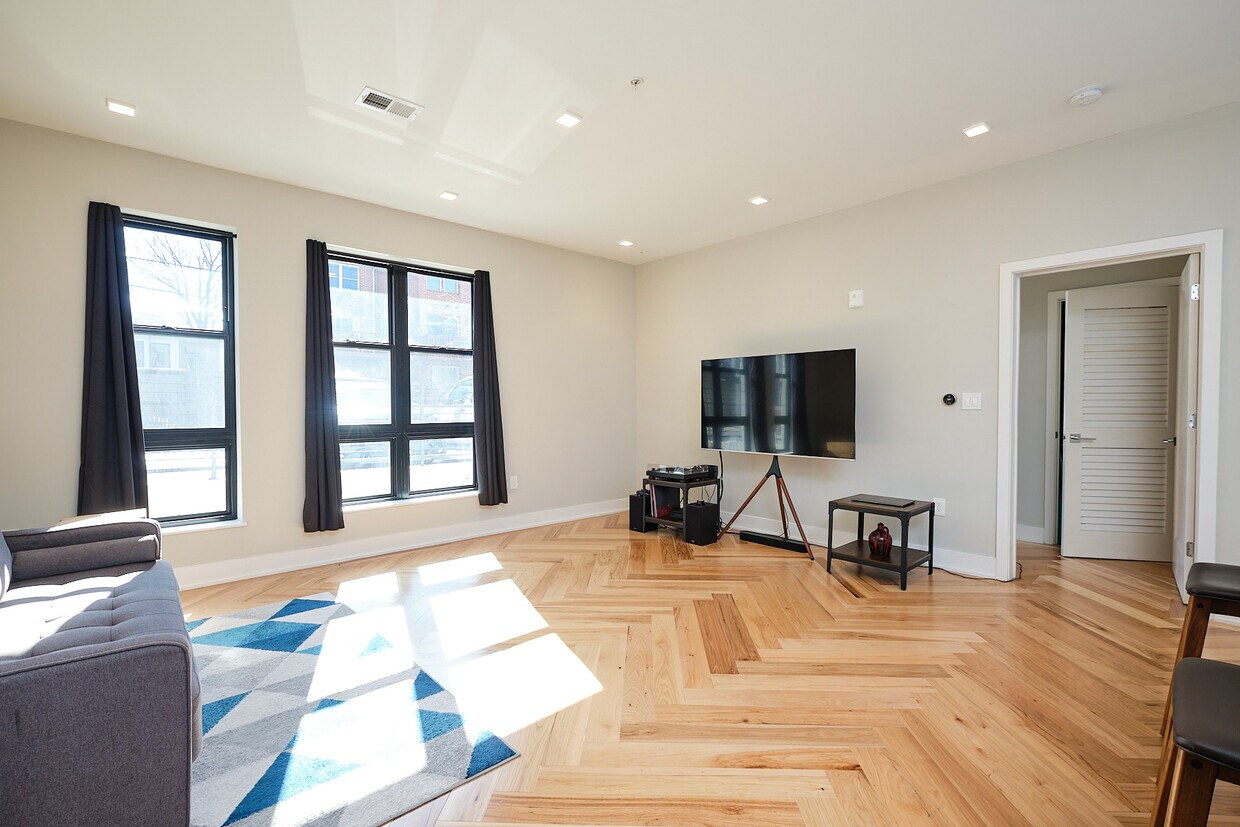Primary Photo - 1345 K St SE