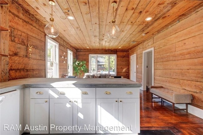 Building Photo - 3 br, 2 bath House - 1907 East 18th Street...