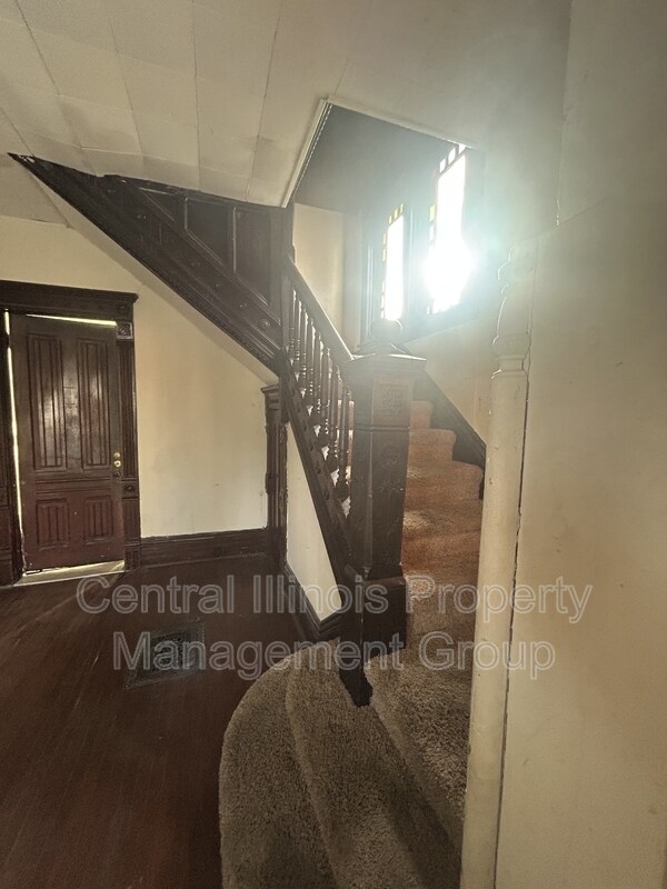 Foto del edificio - 407 E Monroe St