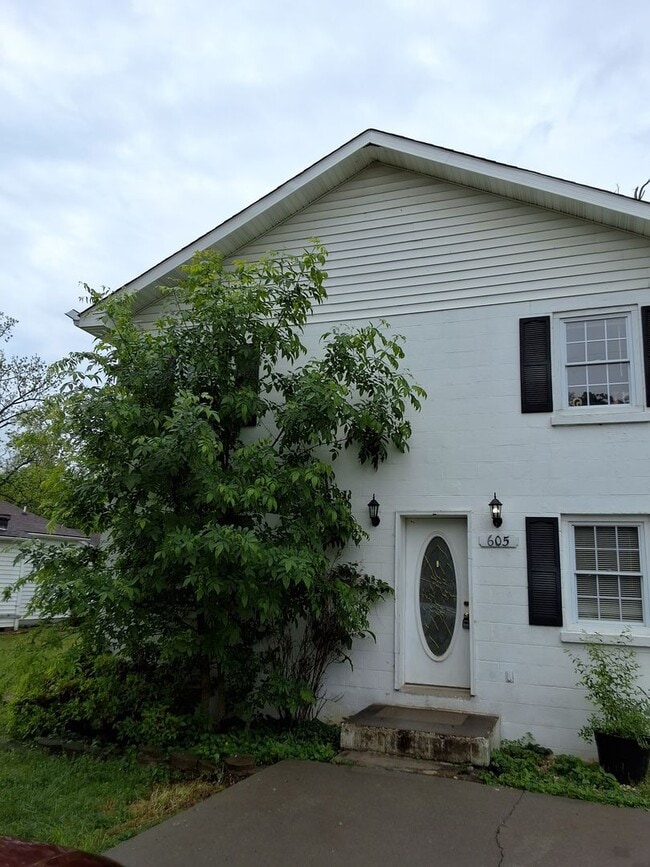Building Photo - 605 Wright Rd