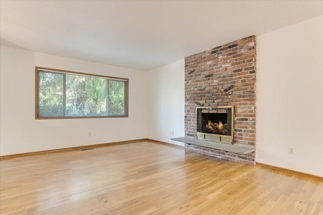 Building Photo - Charming 3 bedroom 3 bathroom house in Tigard!
