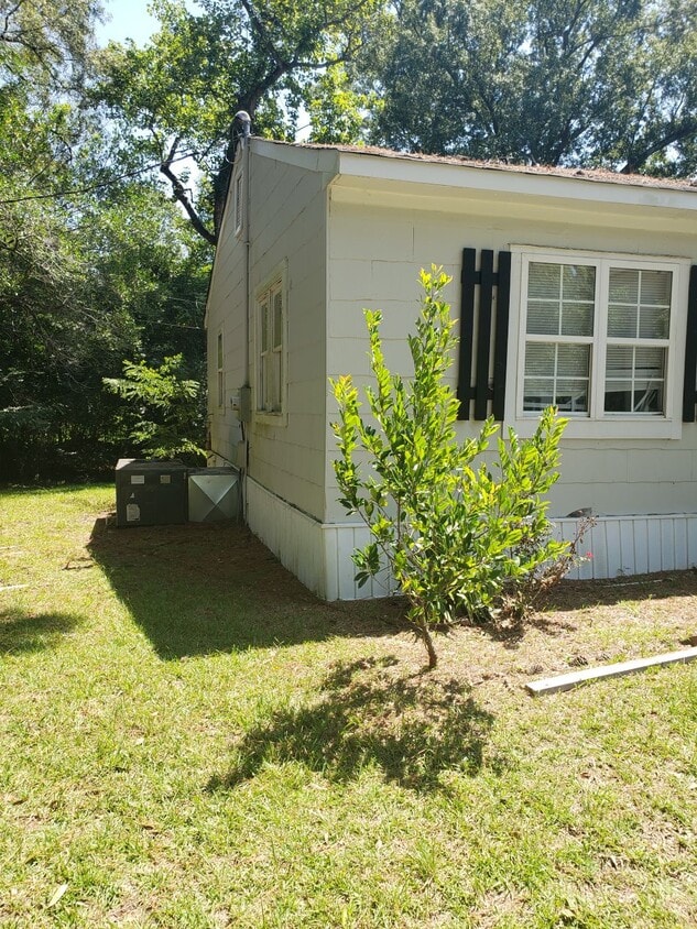Building Photo - 1310 Colony Rd