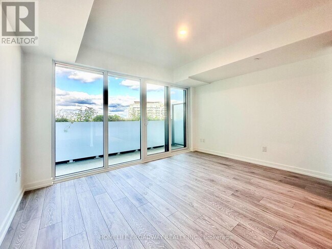 Photo du bâtiment - 1100 Sheppard Ave W