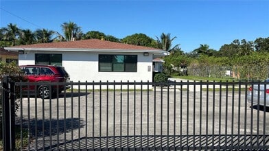 Building Photo - 465 NE 139th St