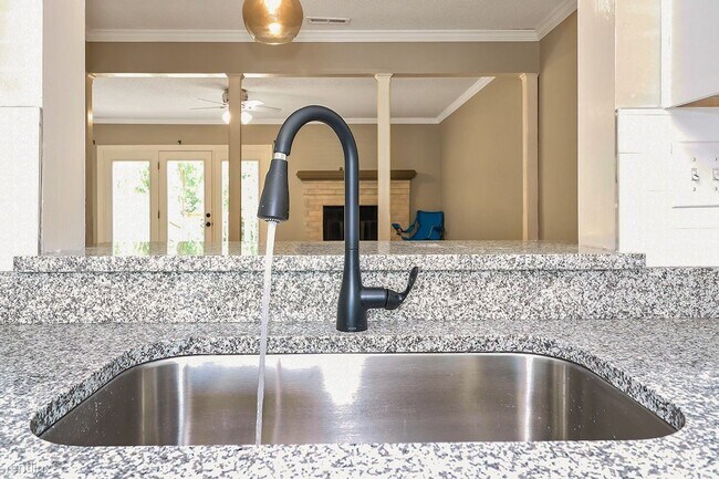 Foto del edificio - 3 br, 2.5 bath Townhome - 5632 Gates Landi...