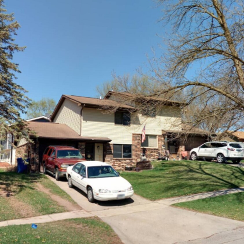 800 E Kenyon Ave, Des Moines, IA 50315 House Rental in Des Moines, IA