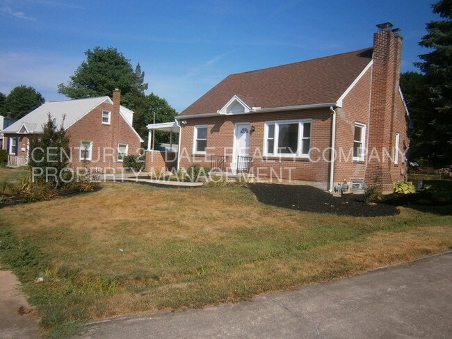 Building Photo - 733 Gunnison Rd