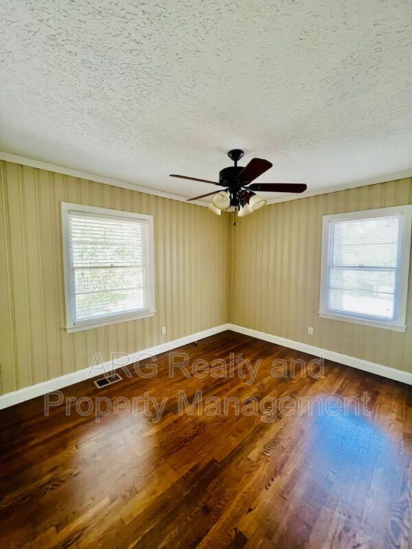 Foto principal - 2069 Arlington Ave NE