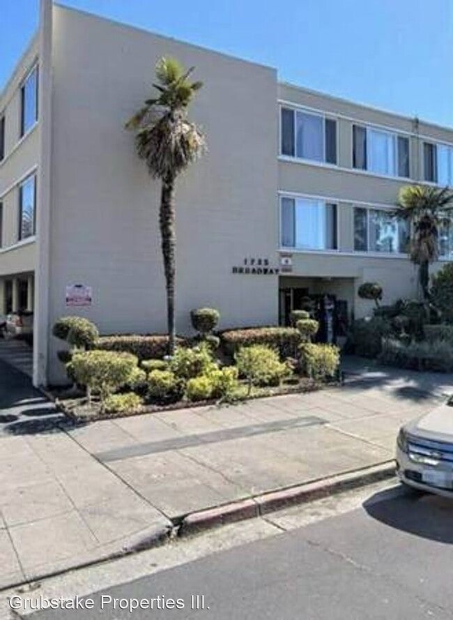 Building Photo - Studio, 1 bath Apartment - 1735 Broadway S...