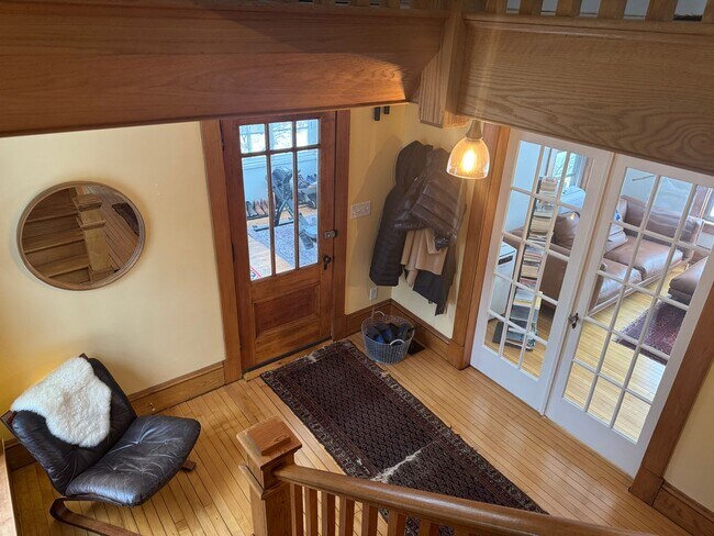 Foto del edificio - 3 bedroom, 2.5 bath home walking distance to Dartmouth College