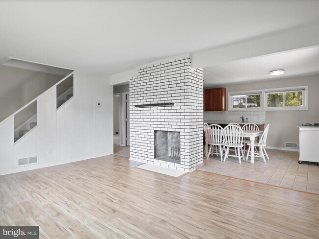 Building Photo - 1722 Veirs Mill Rd