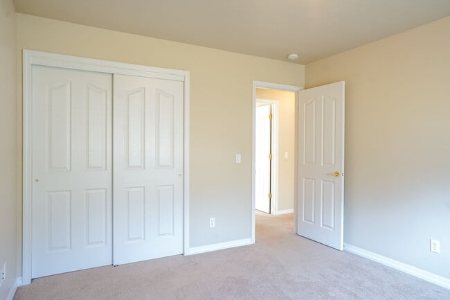 Building Photo - 4 Bedroom 3 Bath beneath Canfield Mountain!
