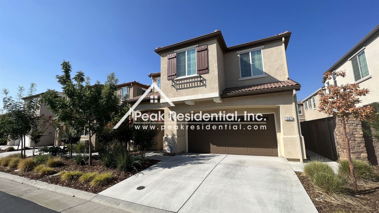 Primary Photo - 3 br, 2.5 bath House - 1337 Oakbriar Circle