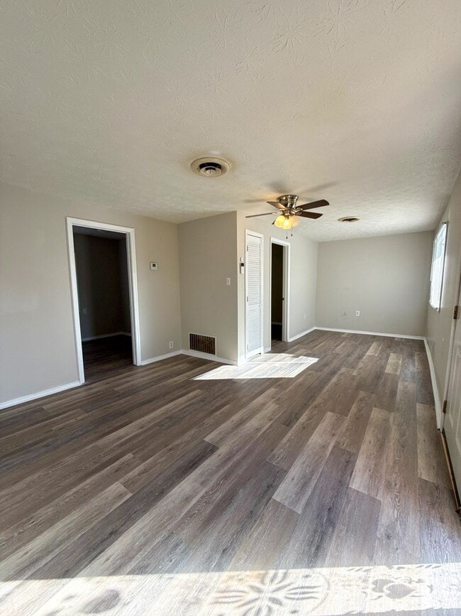 Building Photo - Charming & Newly Refreshed 3-Bedroom Ranch — Move-In Ready!