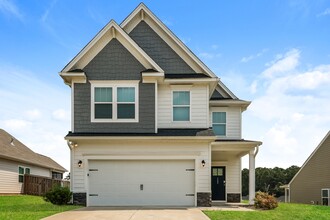 Building Photo - 732 Courtland Dr