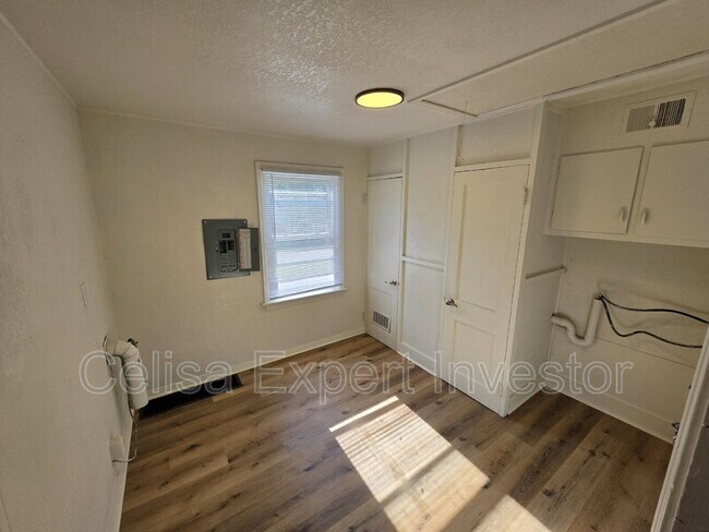 Foto del edificio - 4317 Spatz Ave