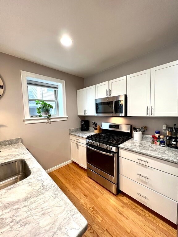 Primary Photo - 239 E St
