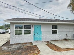 Building Photo - 3037 St Paul Dr