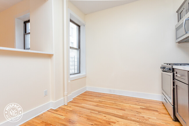 Building Photo - 68 St Pauls Pl