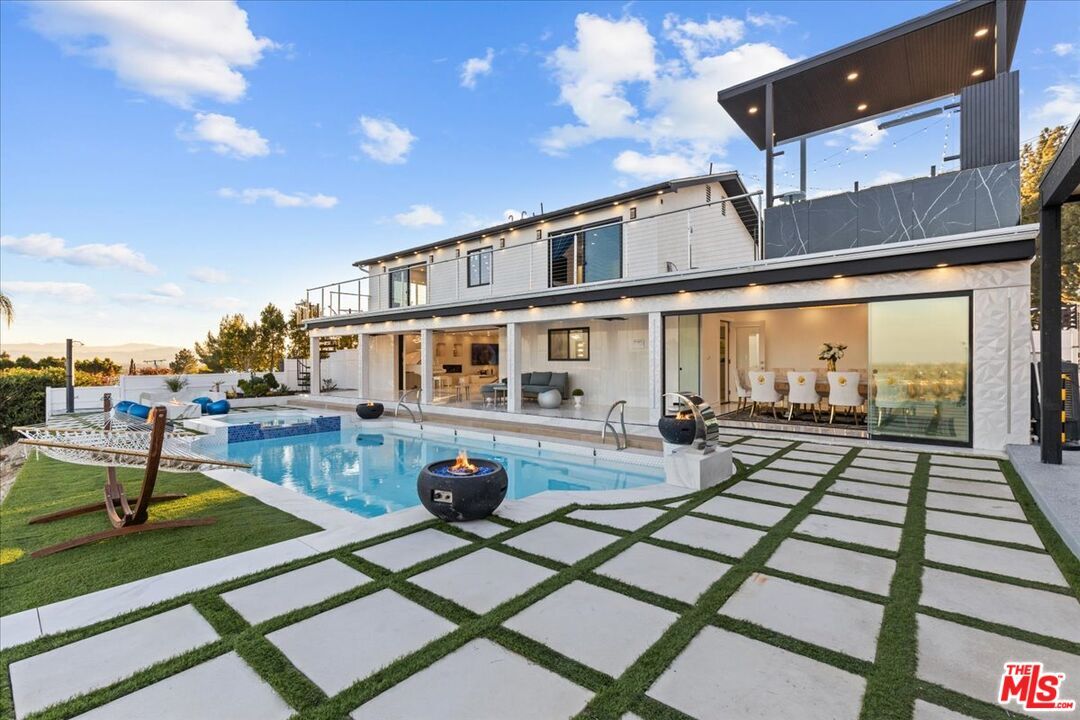 Foto principal - 8600 Farralone Ave