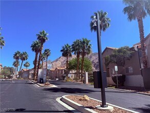 Building Photo - 2110 Los Feliz St