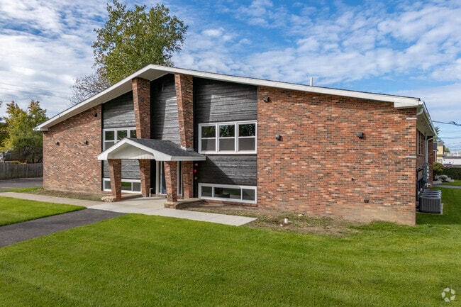 Building Photo - 531 Center Rd