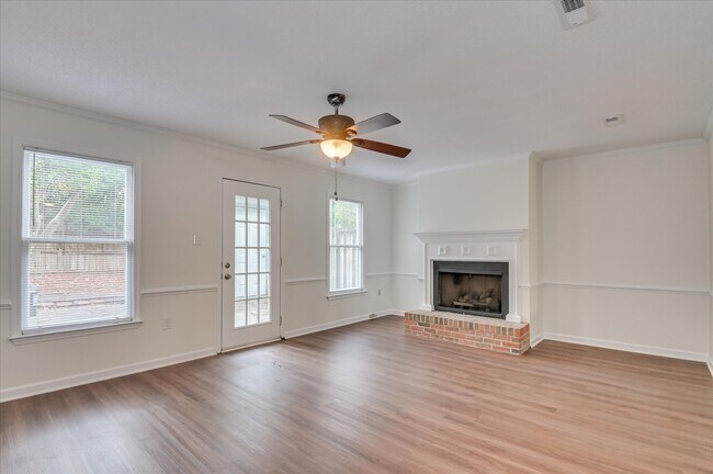 Foto del edificio - 2928 Running Creek Ln