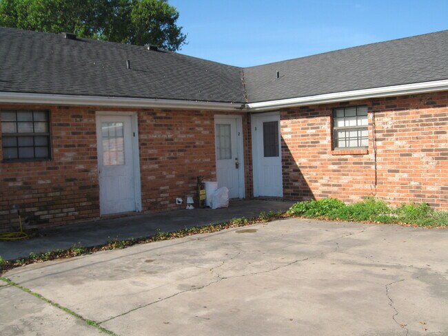 Foto del edificio - 224 Duhon Rd