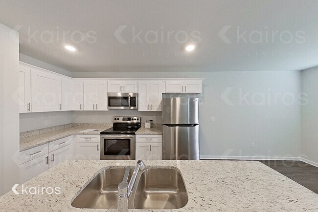 Building Photo - 205 Redwood Ct