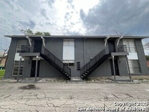 Building Photo - 2014 Anchor Dr