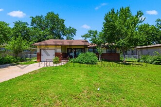 Building Photo - 2425 N Marigold Ln