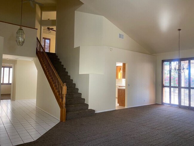 Foto del edificio - Moreno Valley 4 Bedroom Home Located in Sunnymead Ranch