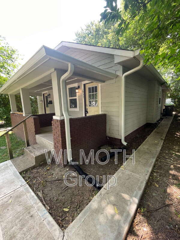 Photo - 2932 N Dearborn St Apartment