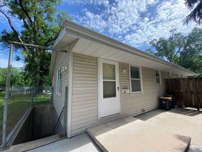 Building Photo - $1,250 | 2 Bedroom, 1 Bathroom Duplex | No...