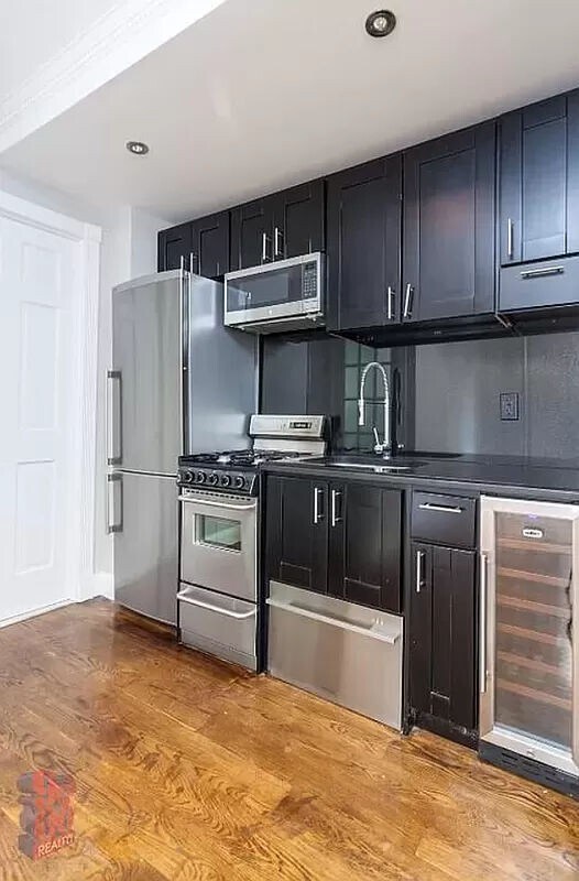 Primary Photo - East 8th Street