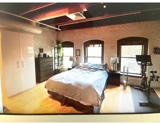 Building Photo - 21 Wormwood St