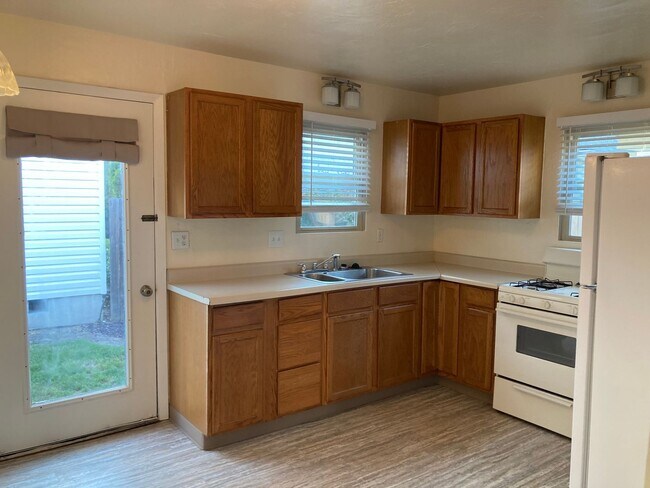 Foto del edificio - Comfortable 3 bedroom 1 bath