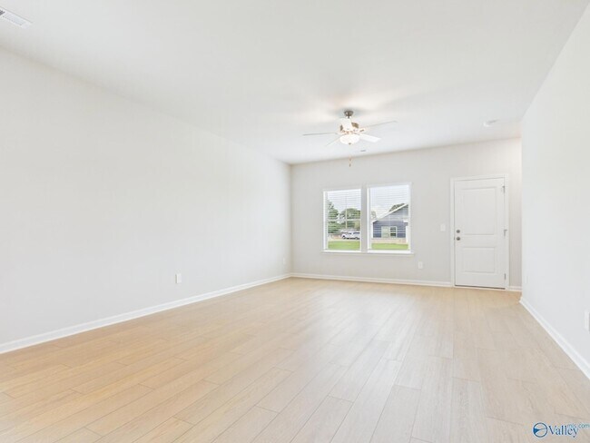 Building Photo - 15395 GRAYSON CIR