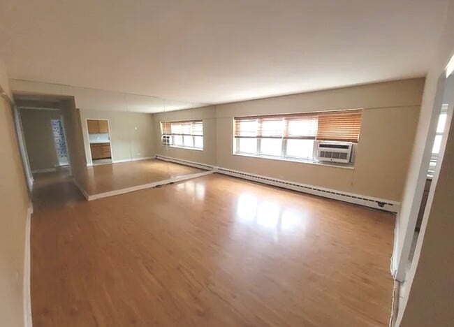 Building Photo - 4950 N Marine Dr