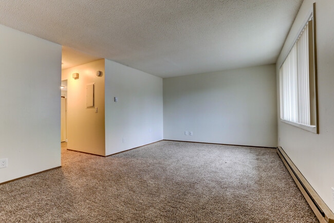 Interior Photo - Amber Lantern Apartments-ALT-1668A