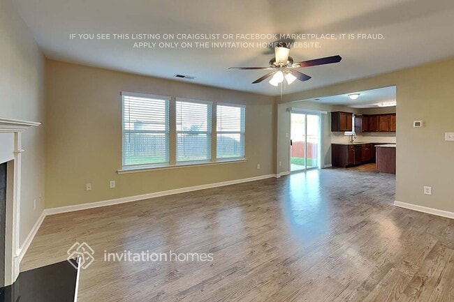 Building Photo - 925 Donington Cir SE
